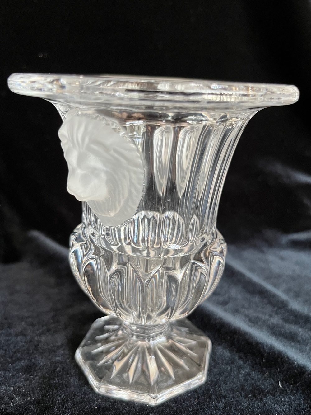 VINTAGE BOMBAY CRYSTAL VASE Frosted LIONS HEAD on each side - Picture 2 of 9